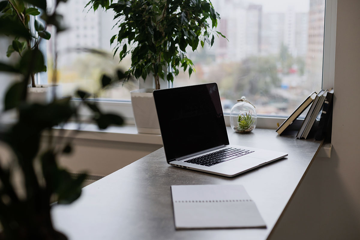 Arbeitsplatz mit eingerichteter Automatisierungssoftware